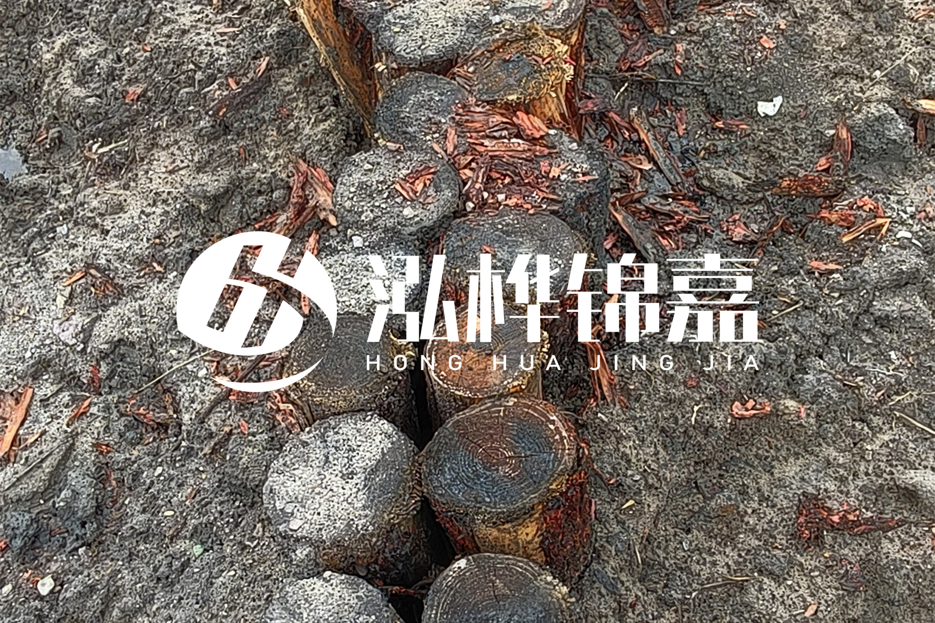 魚塘淤泥太多怎么清理？挖掘機(jī)清除淤泥的作用及方法