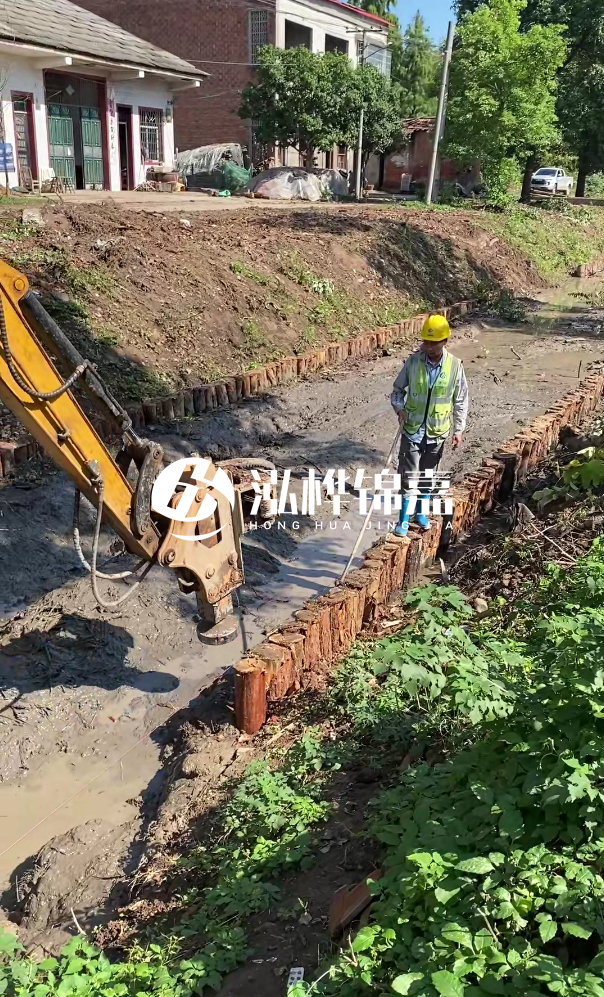 寧德河道清淤專業(yè)施工-挖掘機(jī)清理河底淤泥的深度如何控制？