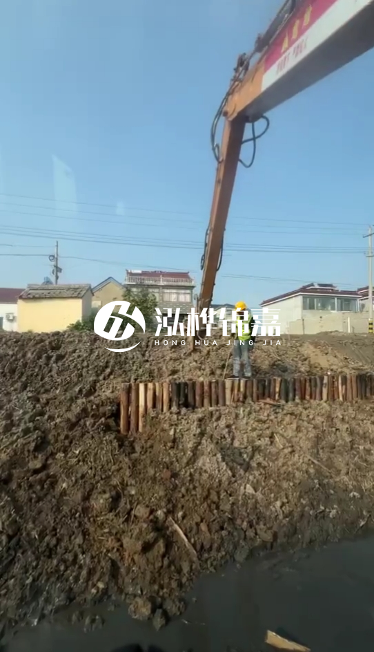 畢節(jié)市挖機(jī)打木樁專業(yè)施工-河道護(hù)坡木樁會(huì)不會(huì)腐爛？